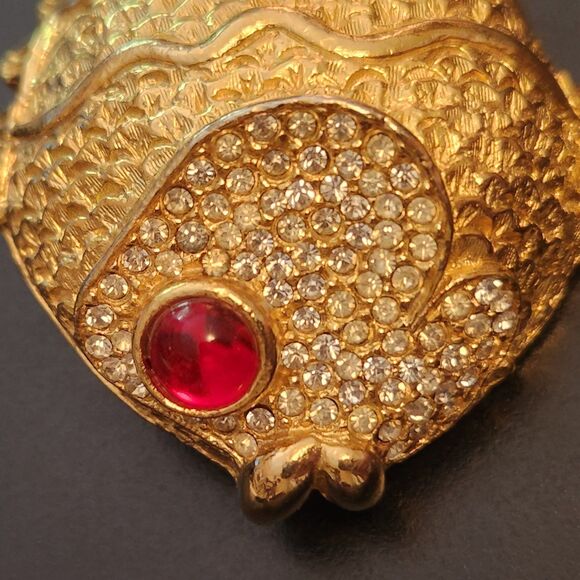 Funky Fish Pin Bright Gold Red Rhinestone SPARKLES Lg Brooch VTG Costume Jewelry - Picture 8 of 10